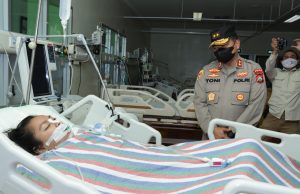 Respon Cepat Kapolda Jatim yang Baru Kunjungi Korban Tragedi Kanjuruhan di RSAA Malang