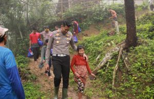 Polres Ponorogo Salurkan Bantuan Sembako Korban Tanah Longsor