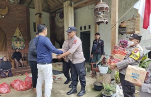 Polres Ponorogo Salurkan Bantuan Sembako, Warga Terdampak Tanah Longsor di Desa Talun, Ngebel