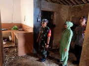 Kunjungi Korban Bencana Alam, Sooko, Dandim 0802/Ponorogo dan Ketua Persit KCK Cab. XVI Dim Ponorogo Serahkan Bantuan Sembako