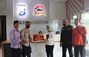 Si Humas Polres Magetan Gandeng Awak Media Salurkan Bantuan Sosial Korban Bencana Alam