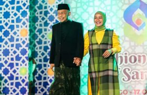 Fashion Show of Sarung HSN, Kang Bupati Gerakkan Roda Budaya & Santri