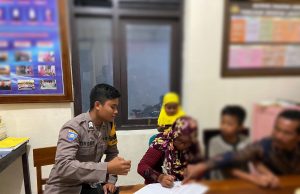 Bhabinkamtibmas Polsek Sooko Laksanakan Problem Solving 3 Bocah Mengambil Uang di Counter