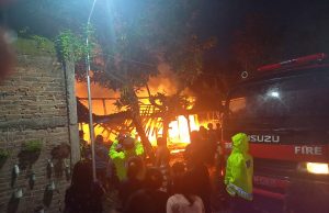 Diduga Lupa Matikan Kompor, Rumah Pedagang Gorengan Lentho Ludes Terbakar, Carat, Kauman