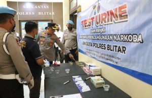 Penguatan Pengawasan Personel, Polres Blitar Test Urine Dadakan