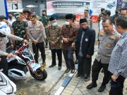 Kapolda Jatim Mengapresiasi Pelayanan SIM Cak Bhabin dan Motor Listrik Polrestabes Surabaya