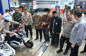 Kapolda Jatim Mengapresiasi Pelayanan SIM Cak Bhabin dan Motor Listrik Polrestabes Surabaya