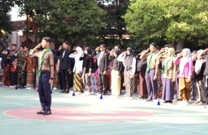 Siswa SMA Muhipo Pakai Kostum Pejuang Peringati Hari Pahlawan