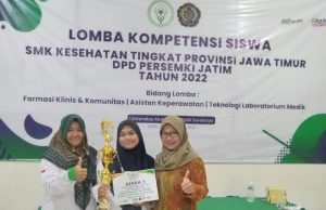 Siswi SMK Kesehatan BKM Ponorogo Juara 1 LKS Farmasi Tingkat Jawa Timur, Kado Terindah Hari Guru Nasional