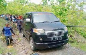 Mobil APV Tersesat, Nyasar Menuju Makam Tumenggung Brotonegoro (Gunung Gombak) Desa Nglarangan, Kauman, Polisi Ungkap Penyebabnya