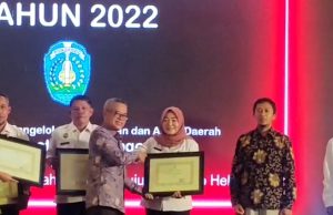 Desa Jambon Juara 1 Pelunasan PBB P2, Raih Penghargaan & Apresiasi Bupati Sugiri