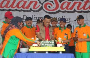 Bupati Sugiri Sancoko Jalan Santai Bareng Ribuan Guru PGRI Cabang Ponorogo