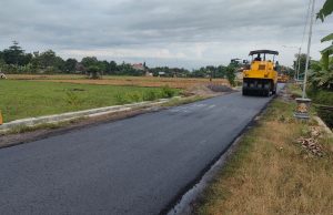 Lanjutkan Perbaikan Jalan, Bupati Sugiri Kolaborasi Kabupaten & Desa