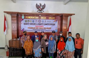 Wabup Lisdyarita Bersama IKA Unair Baksos di Desa Selur, Ngrayun