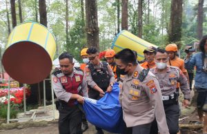 Kapolres Magetan Pimpin Evakuasi Korban Laka Bus Pariwisata di Sarangan, 7 nama Korban