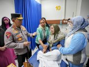 Jenguk Korban Bom Bunuh Diri Polsek Astana Anyar, Kapolri : Tetap Semangat Lindungi Masyarakat