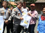 Polda Jatim Berbagi Sembako Untuk Warga Suku Tengger