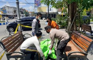 Seorang Kakek di Temukan Meninggal di Trotoar Jalan HOS Cokroaminoto Kota Ponorogo