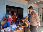 Bhabinkamtibmas Polsek Sukorejo Laksanakan Monitoring Vaksinasi Jamaah Yasin Dukuh Sambi, Sukorejo