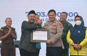 Ikut Berkontribusi dalam Porprov 2023, Kapolres Gresik Diganjar Penghargaan