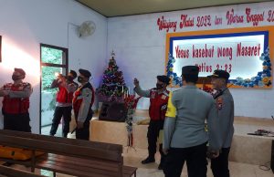 Antisipasi Tindak Kejahatan, Kapolsek Sukorejo Pimpin Sterilisasi Gereja