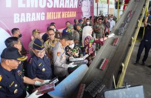 Hasil Operasi Gabungan Polres Batu, Dua Juta Rokok Ilegal Dimusnahkan