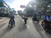 Hendak Belok, Ditabrak Mega Pro, Pengendara Vixion Terkapar, depan Swalayan Surya Pulung