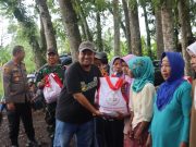 Kapolres Lumajang Bersama Dandim Salurkan Bantuan untuk Warga
