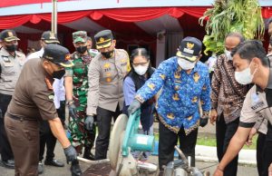 Bersama Forkopimda, Polres Tulungagung Musnahkan Ribuan Botol Miras Hasil Operasi