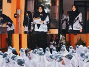 Peringati HGN, SMKN 2 Ponorogo Beri Penghargaan Guru Berprestasi