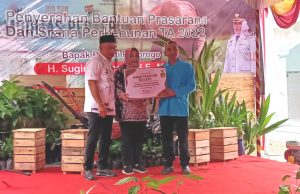Bupati Sugiri Serahkan Bantuan Ratusan Alsintan Pada 162 Kelompok Tani