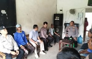 Dengar Keluhan Langsung, Kapolsek Mlarak Gelar Jum’at Curhat, Dikemas Cangkrukan Kamtibmas