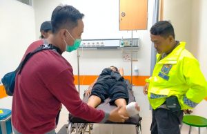 Pengendara Motor Menyeberang Ragu-ragu, Supra vs Beat, 1 Luka Berat, 1 Luka Ringan, Kadipaten, Babadan