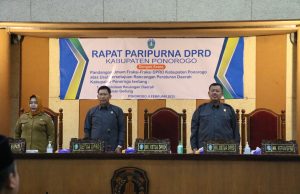 Pandangan Umum Fraksi-Fraksi DPRD Ponorogo Atas Raperda Pengelolaan Keuangan Daerah & Pembangunan Gedung