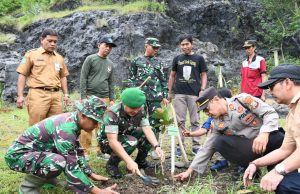 Gempa Hijaukan Gunung Gemplah