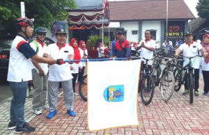 Puncak HUT Ke-44, SMPN 3 Ponorogo Fun Bike Bareng Kang Narto