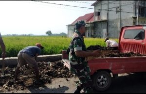 Kerja Bakti, Sarana Babinsa Kodim 0802/Ponorogo Dekat Dengan Warga