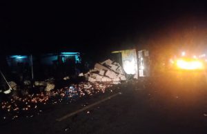 Truk Terguling, Ribuan Telur Tumpah di Jalan Raya Jetis