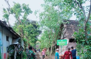 Gotong Royong Pengecoran Jalan