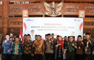 Perangi Hoax, Bupati Sugiri Lantik Komite Komunikasi Digital (KKD)