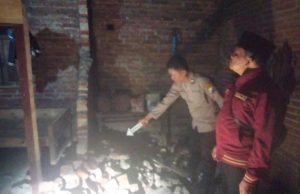 Warga Gajah Sambit Khawatir Gempa Susulan