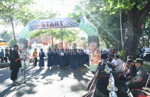 Lomba Gerak Jalan Jenjang SMP Se-Ponorogo, Kang Giri: Tanamkan Nasionalisme