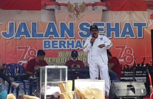 Meriahkan HUT RI ke-78, Legislator Kateni Ikuti Jalan Sehat Berhadiah di Desa Pulosari, Jambon
