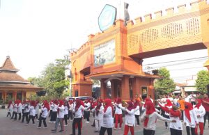 Jaga Keseimbangan, SMKN 2 Ponorogo Rutin Gelar Jum’at Sehat & Jum’at Bersih