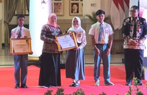 Prestasinya Mendunia, Siswa & Guru SMAN 3 Ponorogo Raih Reward Gubernur Kedua Kalinya