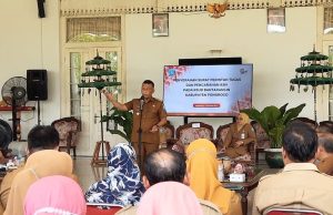 Diresmikan November, Bupati Sugiri Serahkan Surat Tugas 64 ASN Nakes Hospitel Bantarangin