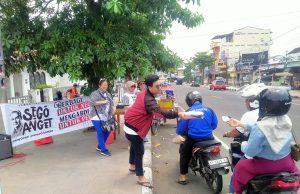Komunitas Sego Anget Bagi 550 Nasi Kotak, Peringati Sumpah Pemuda & HUT Ganjar Pranowo