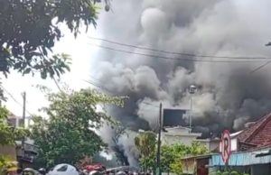 Terbakar Hebat, Seisi Toko Bip-Bip Jalan Banda Ponorogo Ludes Termasuk Surat Berharga