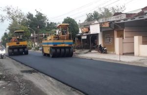 Lanjutkan Perbaikan Jalan, Bupati Sugiri Targetkan Selesai Sebelum Lebaran