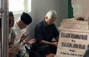 Ganjar Pranowo Ziarah Makam Pendiri Ponorogo & Kyai Ageng Muhammad Besari Tegalsari